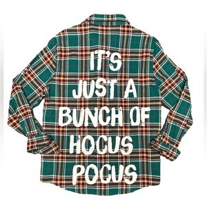 Cakeworthy Disney Hocus Pocus green plaid Winifred Halloween Fall flannel top S